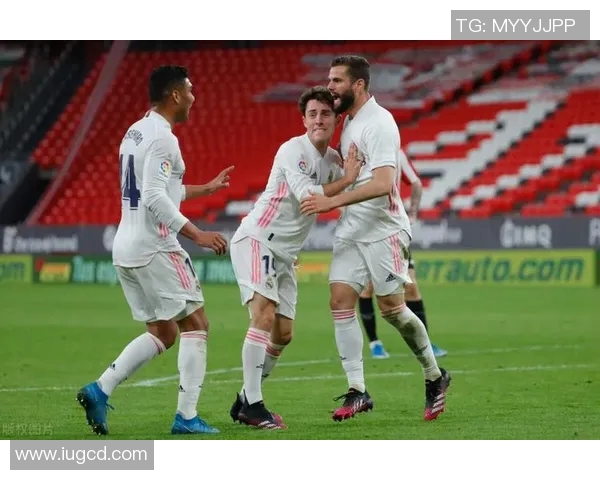 特温特与埃弗顿激战正酣比分悬念不断球迷期待精彩瞬间