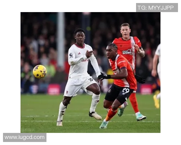 卢顿与曼联激战正酣比分揭晓精彩瞬间回顾