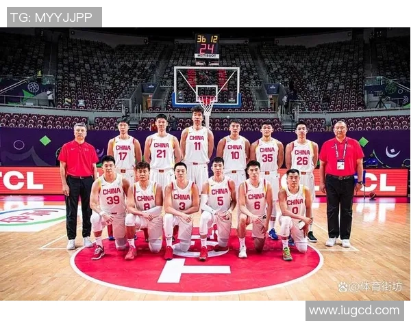 台北男篮与香港男篮激战正酣争夺篮球赛场荣耀与胜利